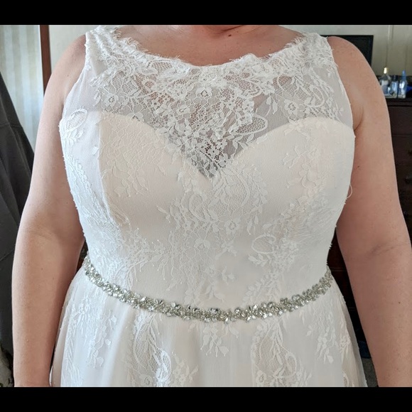 Moonlight Bridal Platinum Label Wedding Dress - Picture 4 of 15